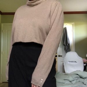 Cute beige cropped turtleneck